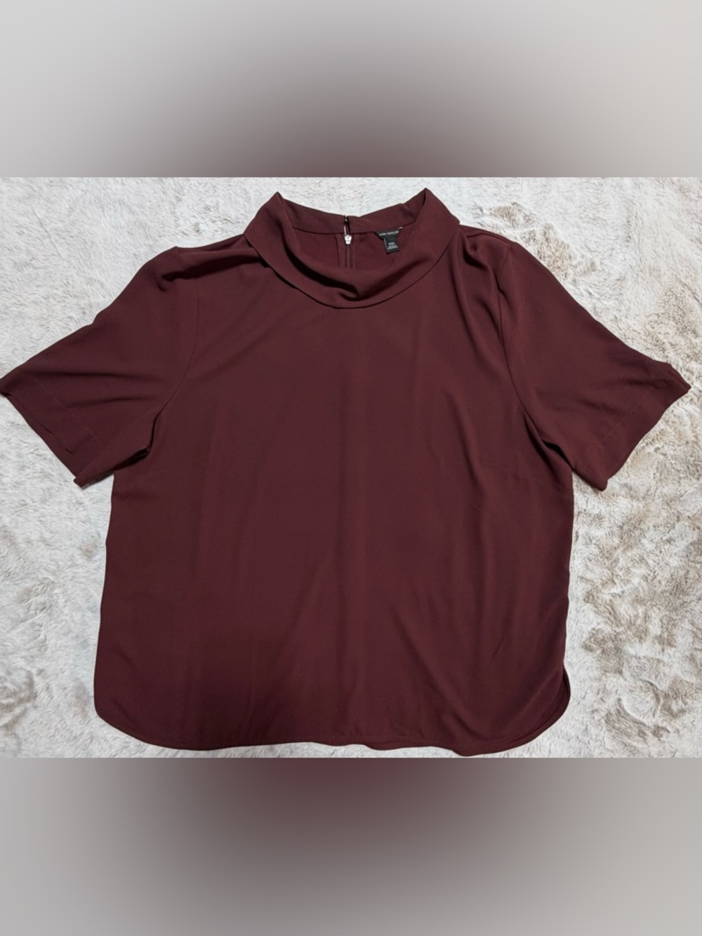 Ann Taylor’s Women's Short Sleeve Marilyn Collar Top in Deep Burgundy XXL